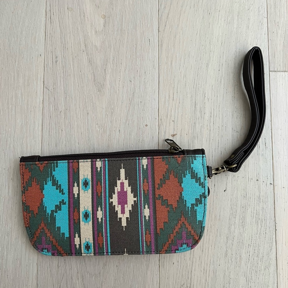 Patterned Wristlet - Picture 2 of 2